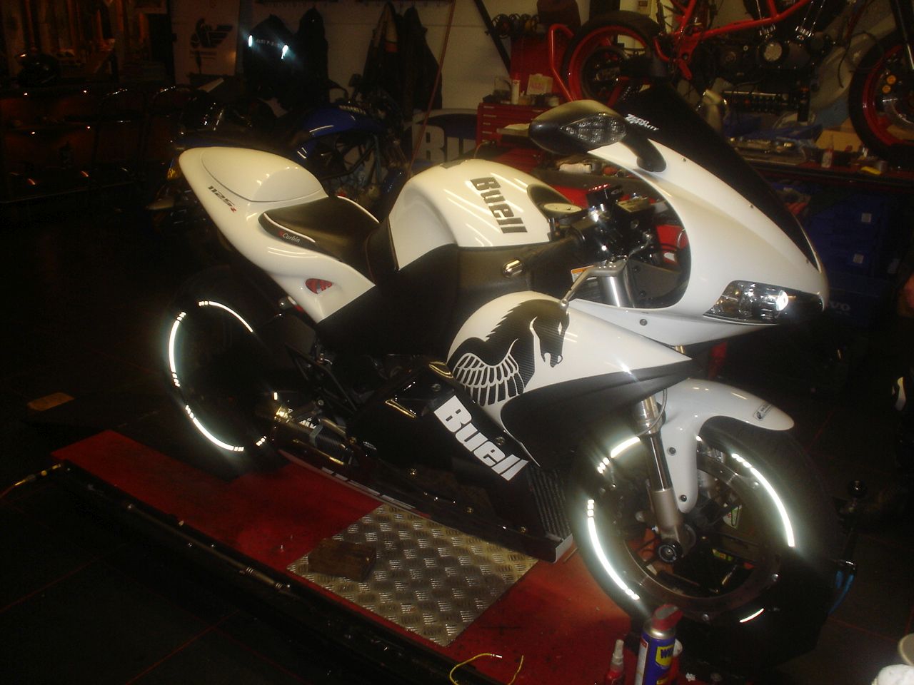 foto van Twin Motorcycles Buell Support forever.