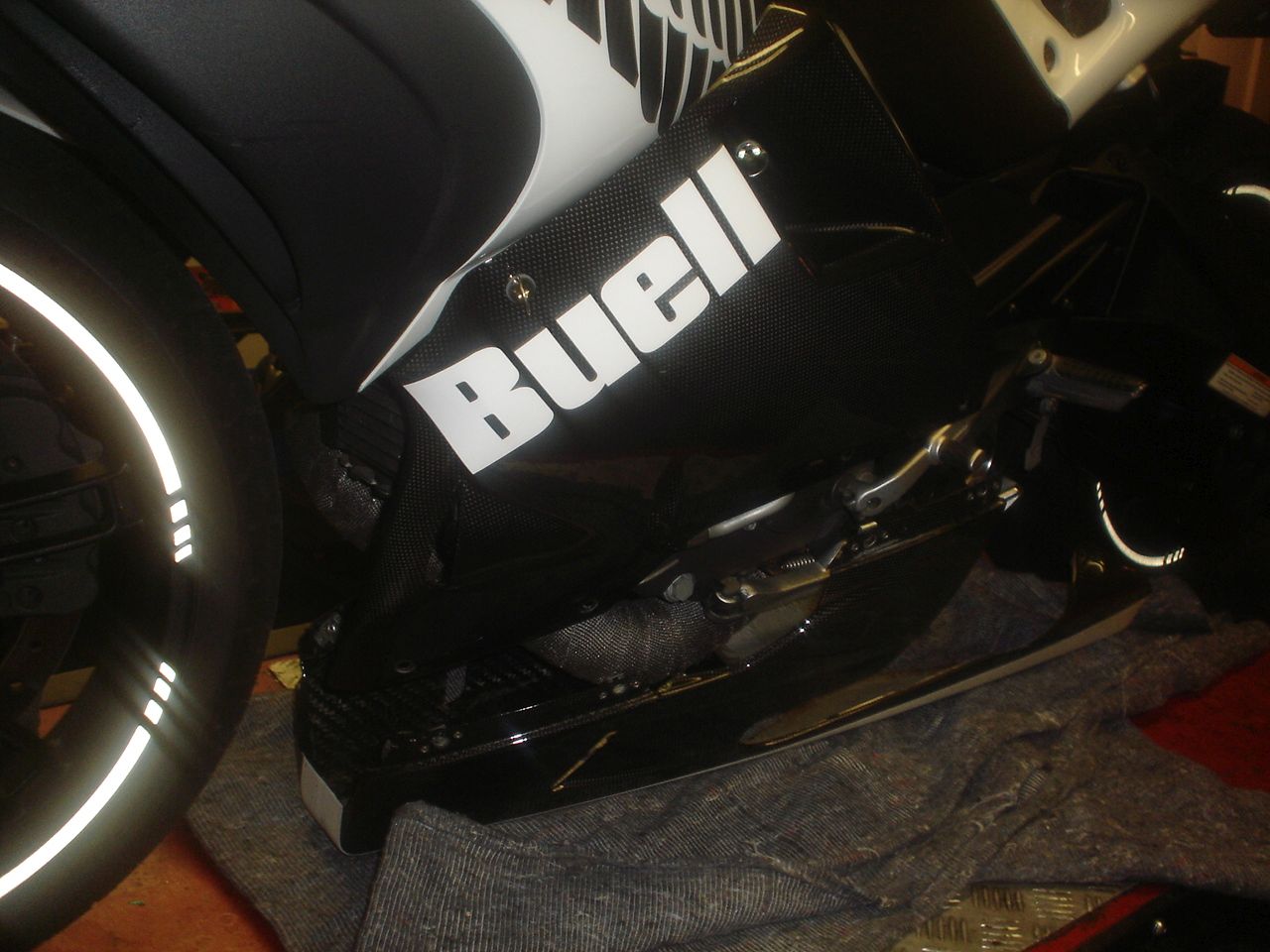 foto van Twin Motorcycles Buell Support forever.