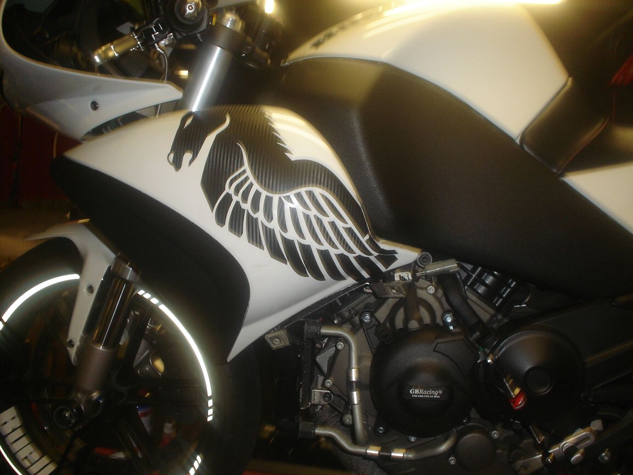 foto van Twin Motorcycles Buell Support forever.